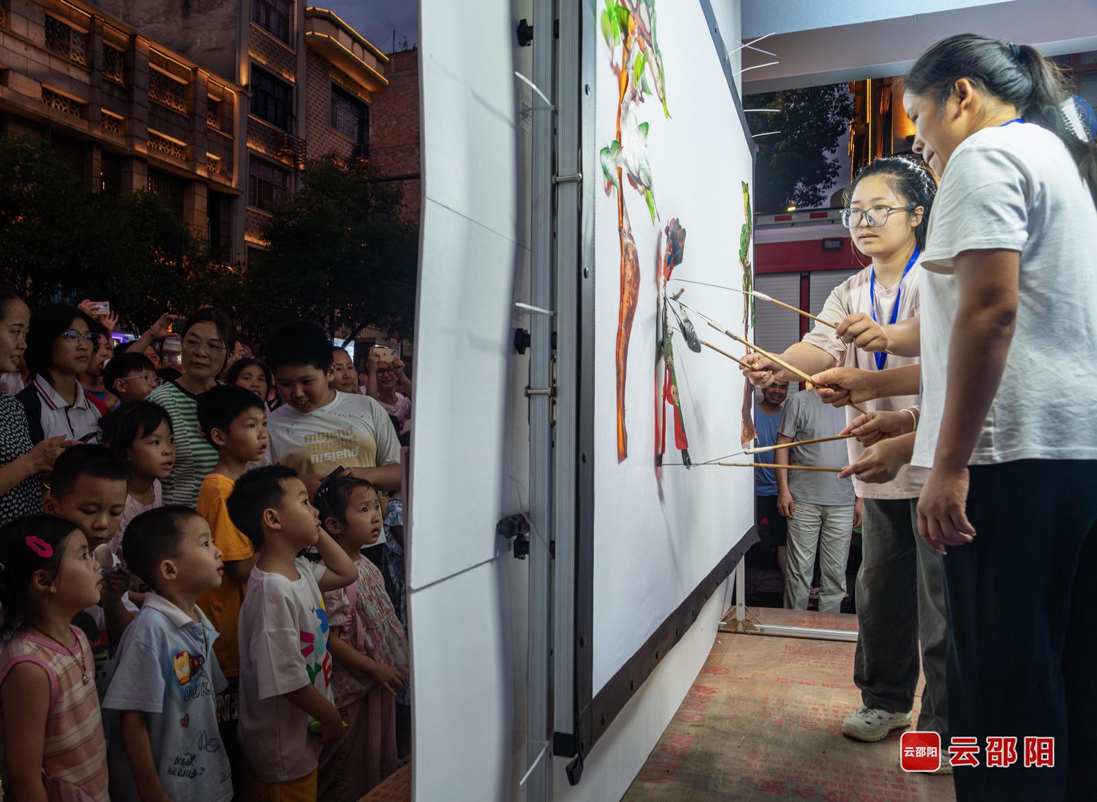 台前幕后 申秀丽 摄