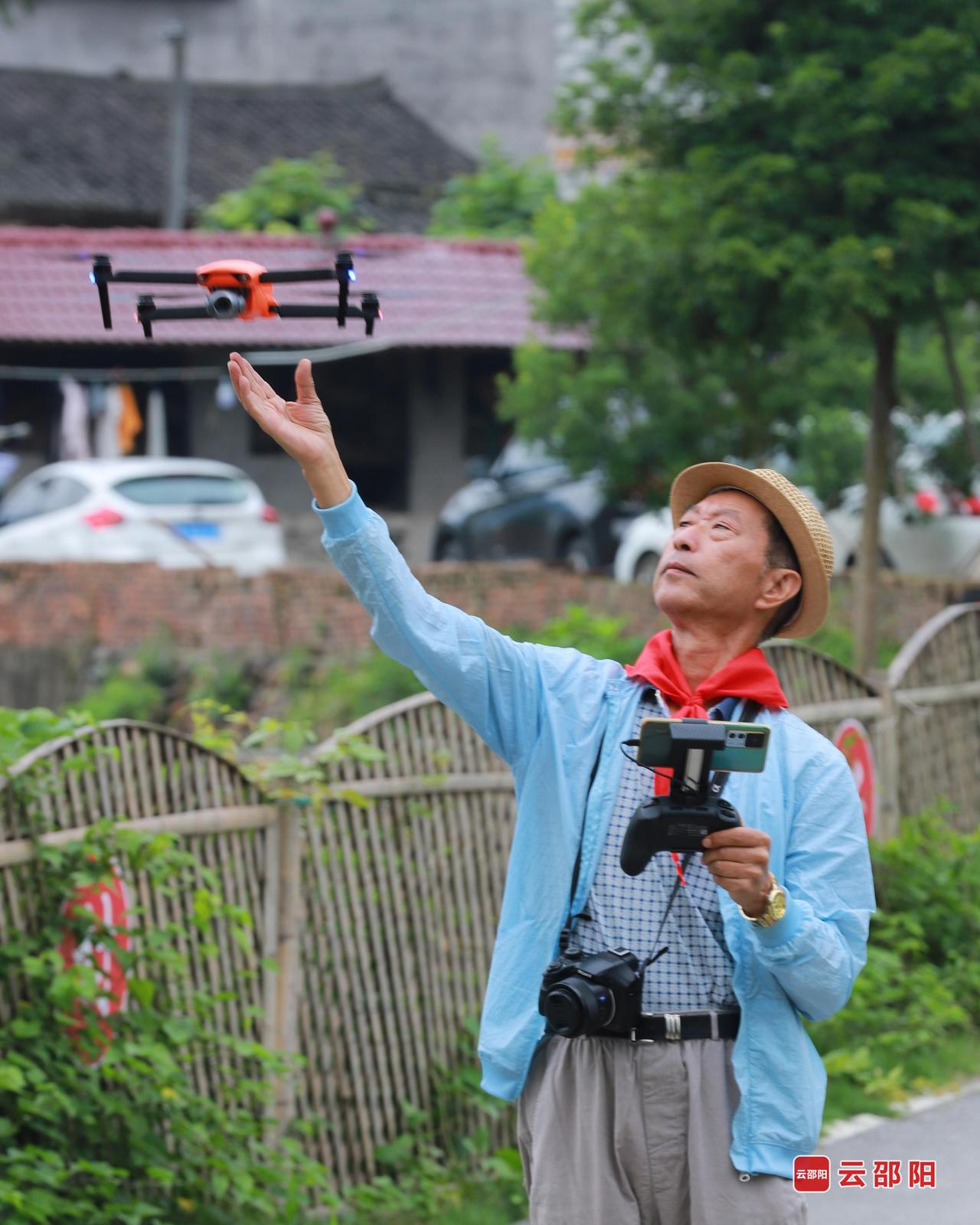 放飞 杨继军 摄