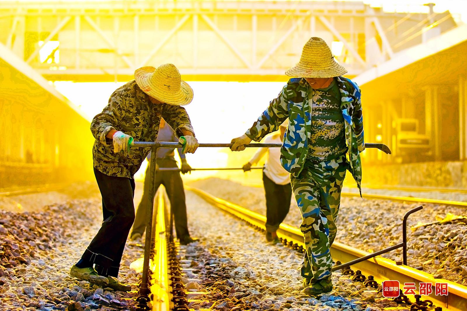 建设者 罗哲明 摄