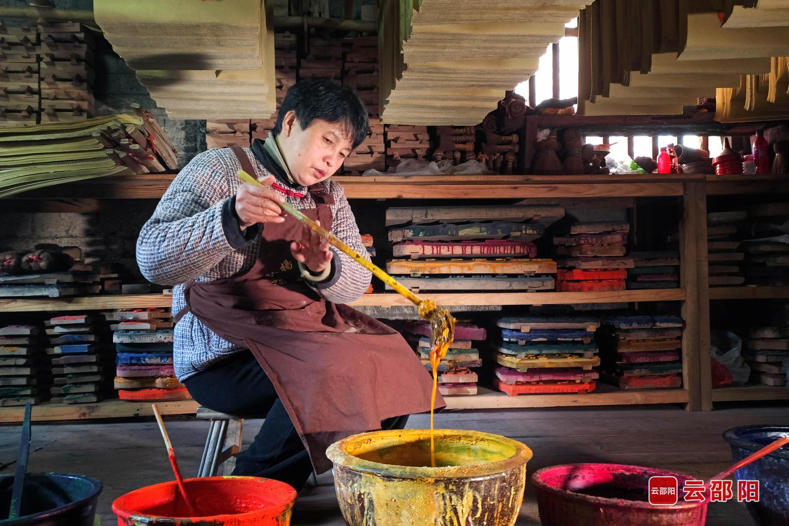 颜料炼制,鲜亮饱满。