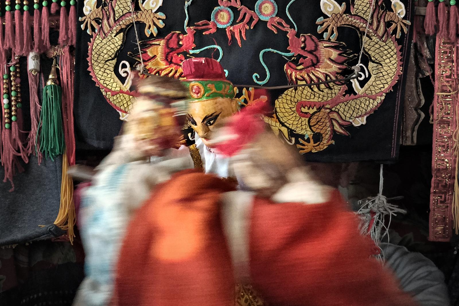 手机镜头里的“一人剧团”