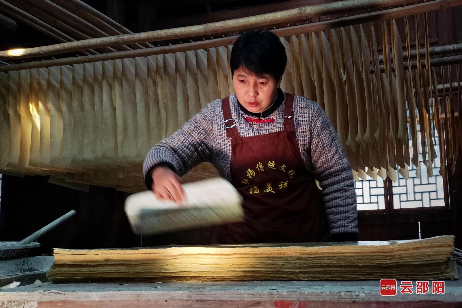 颜色百年不褪,藏在天然粉底里。